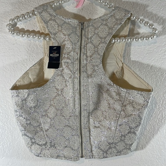 HOLLISTER White, Metallic Silver Sparkly Baroque Print Zip Sleeveless Crop Top S - Picture 3 of 6